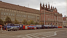 THW-Fahrzeuge 1991 vor dem Rostocker Rathaus